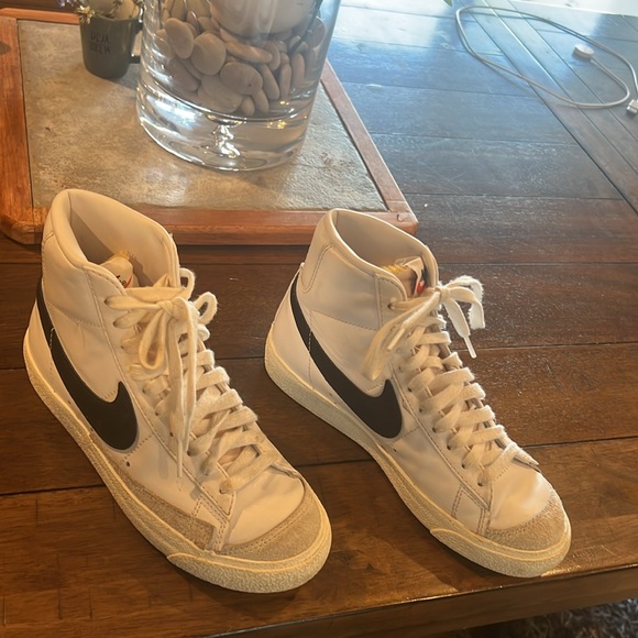 Nike Blazers  size 5 Euro size 35.5 great EUC barely worn - Picture 3 of 3